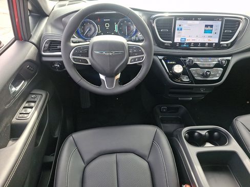 New 2026 Chrysler Pacifica Select image 9