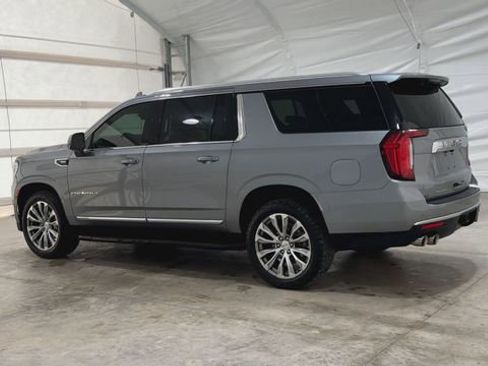 Used 2023 GMC Yukon XL Denali AWD/4WD image 2