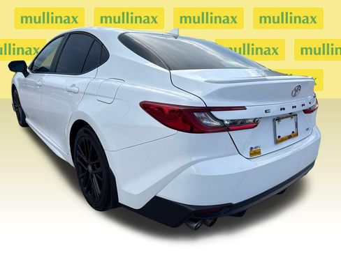 Used 2025 Toyota Camry SE FWD image 8