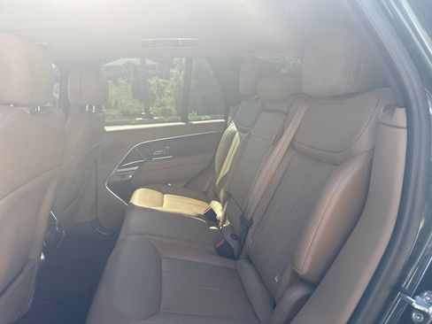 Used 2025 Land Rover Range Rover SE AWD/4WD image 6