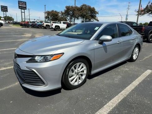 Used 2024 Toyota Camry LE FWD image 4