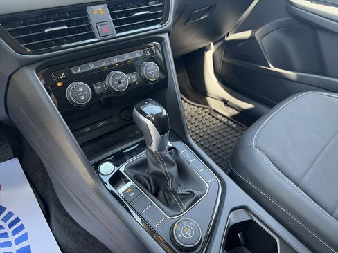 Used 2024 Volkswagen Taos SE image 39