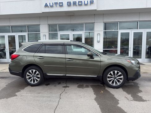 Used 2018 Subaru Outback 3.6R Touring w/ Popular Package #3 image 2