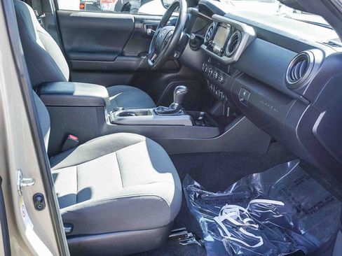 Used 2019 Toyota Tacoma TRD Off-Road w/ Technology Package image 12