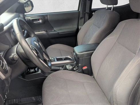 Used 2018 Toyota Tacoma TRD Sport image 16