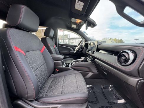 Used 2025 Chevrolet Colorado Z71 image 9