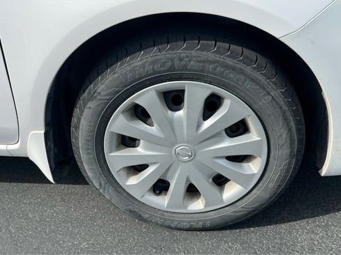 Used 2018 Nissan Versa SV FWD image 15