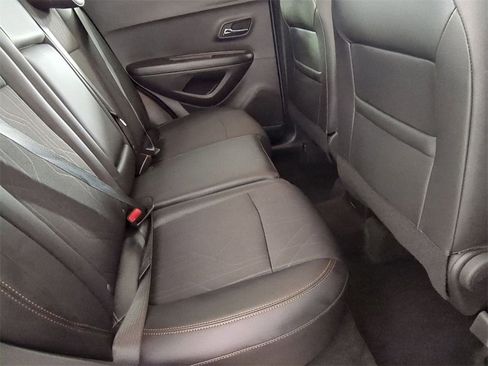 Certified 2022 Chevrolet Trax LT w/ Midnight Edition image 25