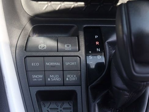 Used 2021 Toyota RAV4 XLE w/ Convenience Package AWD/4WD image 22