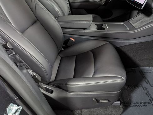 Used 2025 Tesla Model Y Long Range image 25