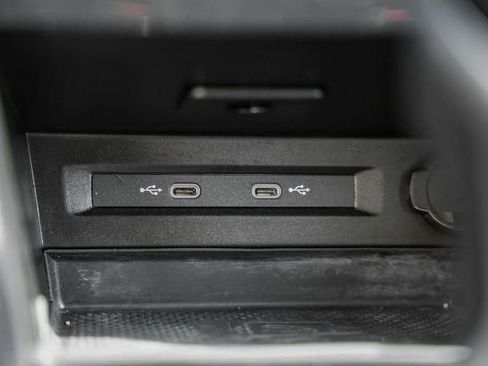 Used 2024 Volkswagen Tiguan SE image 23