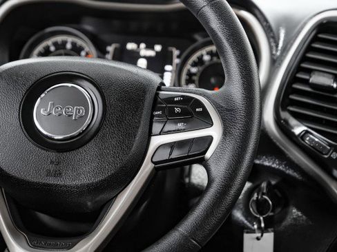 Used 2018 Jeep Cherokee Latitude image 16