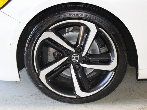 Used 2018 Honda Accord Sport image 4