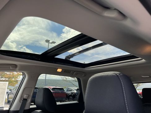 New 2025 Nissan Pathfinder SV w/ SV Premium Package image 21