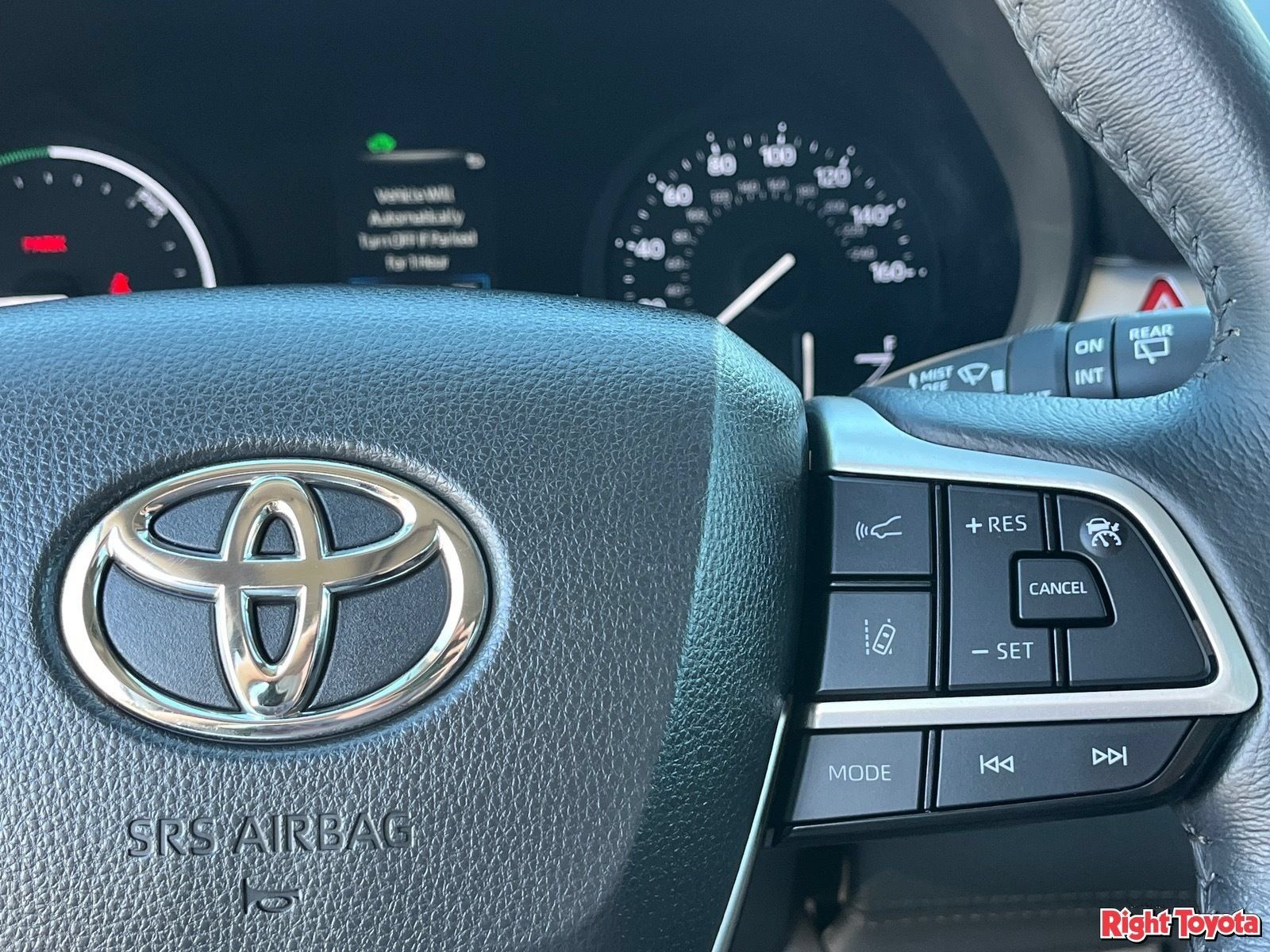 Certified 2024 Toyota Sienna XLE FWD image 24