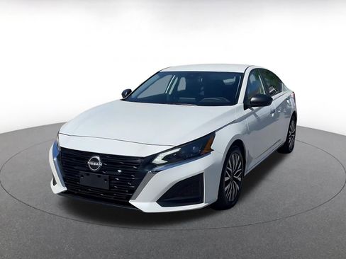 Used 2025 Nissan Altima 2.5 SV image 4