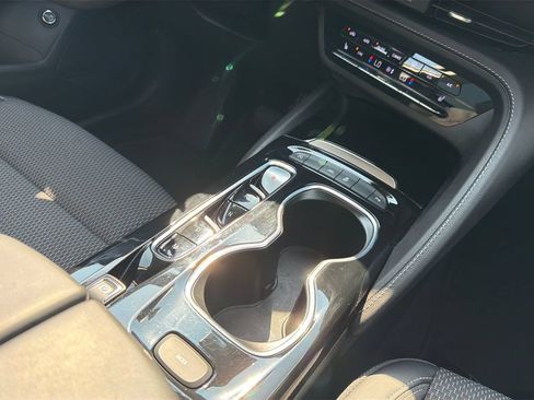 Used 2022 Buick Envision Preferred FWD image 21