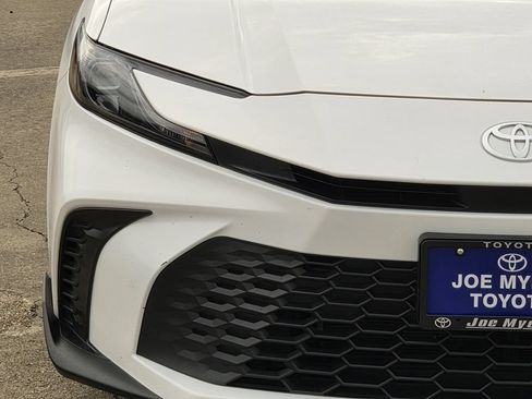 Used 2025 Toyota Camry SE FWD image 5