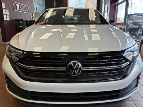 Used 2024 Volkswagen Jetta Sport FWD image 5