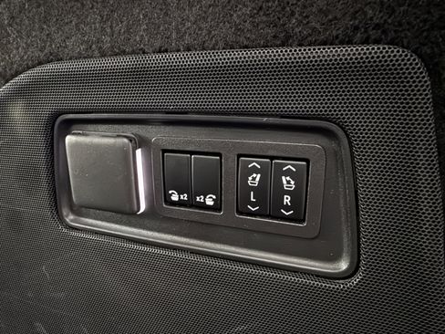 Used 2023 Cadillac Escalade ESV Sport Platinum w/ LPO, ONYX Package image 30