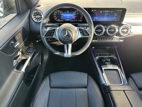Used 2025 Mercedes-Benz GLB 250 4MATIC image 12