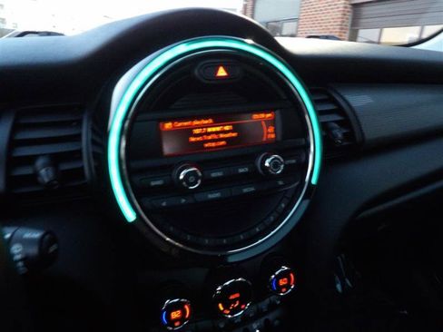 Used 2016 MINI Cooper 4-Door Hardtop image 22