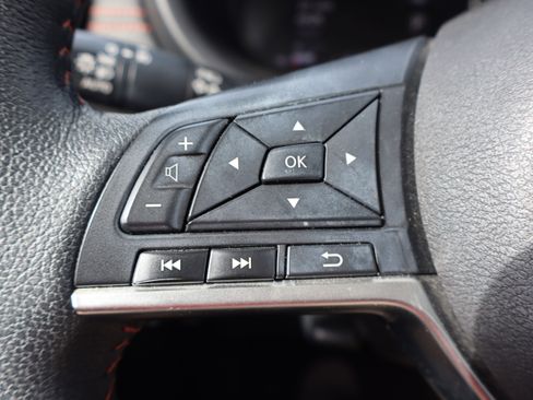 Used 2023 Nissan Kicks SR w/ SR Premium Package FWD image 15