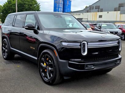 Used 2025 Rivian R1S Premium