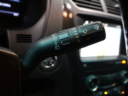 Used 2018 Ford Explorer XLT image 38