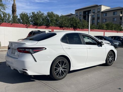 Used 2023 Toyota Camry SE image 2