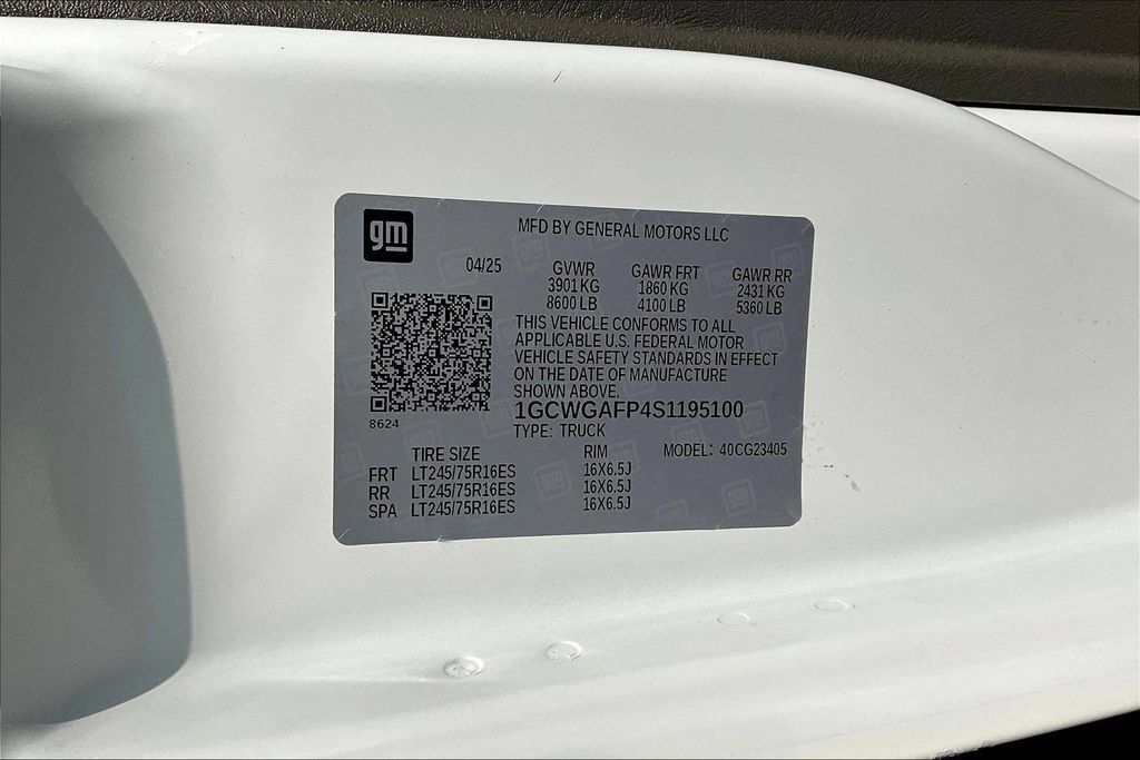 Used 2025 Chevrolet Express 2500 w/ Driver Convenience Package RWD image 16