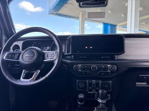 Used 2024 Jeep Wrangler Unlimited Sahara AWD/4WD image 12