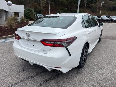 Used 2023 Toyota Camry SE image 3