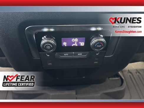 Used 2025 GMC Yukon AT4 image 40