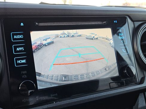 Used 2018 Toyota Tacoma TRD Off-Road w/ Technology Package image 25