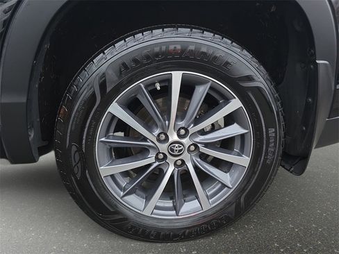 Used 2017 Toyota Highlander XLE image 39