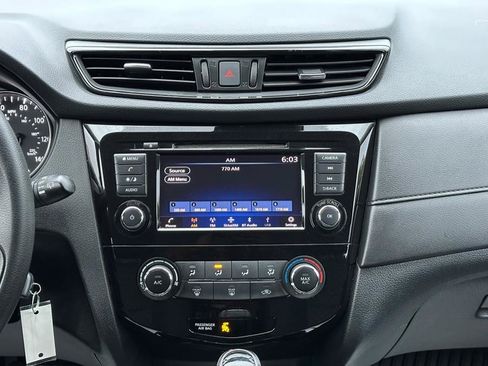 Used 2019 Nissan Rogue S FWD image 19
