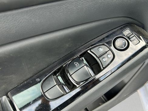 Used 2025 Nissan Altima 2.5 SR w/ SR Premium Package FWD image 10