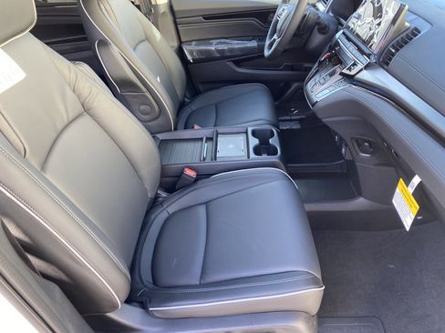 New 2026 Honda Odyssey Touring image 9