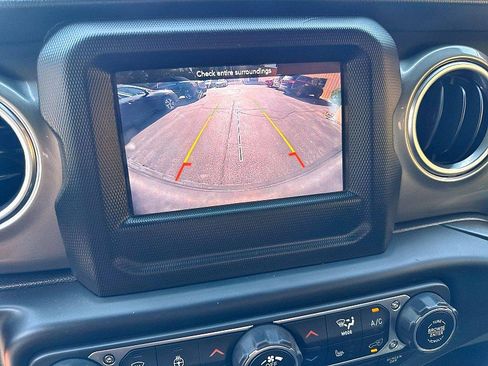 Used 2018 Jeep Wrangler Unlimited Sahara w/ Dual Top Group AWD/4WD image 14