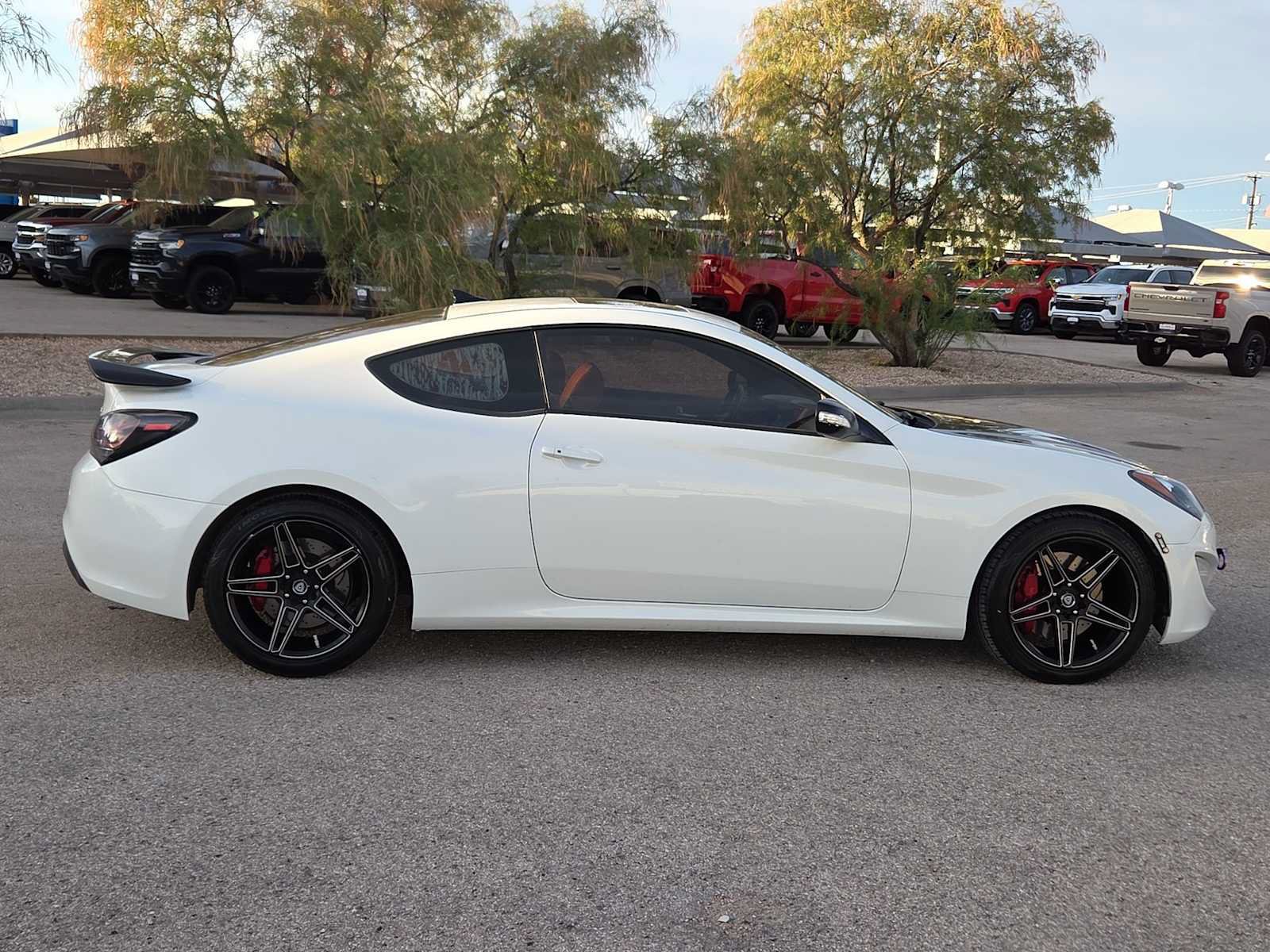 Used 2015 Hyundai Genesis 3.8 RWD image 9