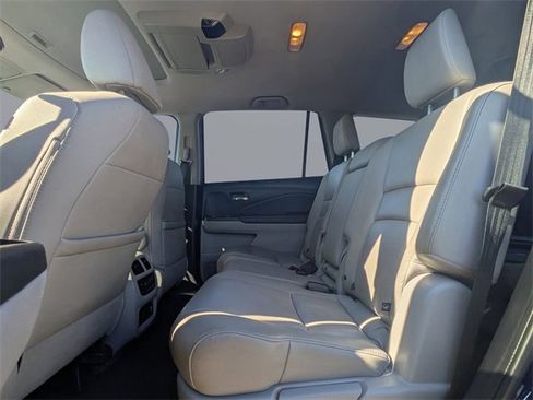 Used 2019 Honda Pilot Touring image 14