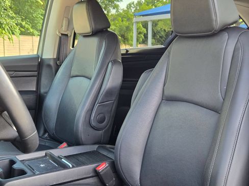 Certified 2025 Honda Odyssey EX-L image 13