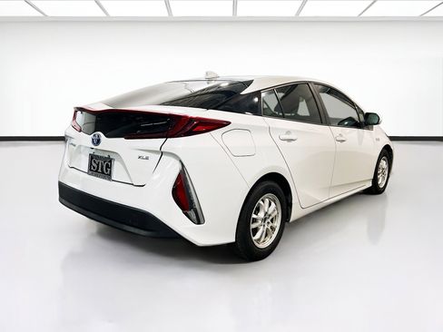 Used 2021 Toyota Prius Prime LE image 3