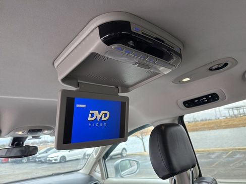 Used 2017 Chrysler Pacifica Touring-L image 8