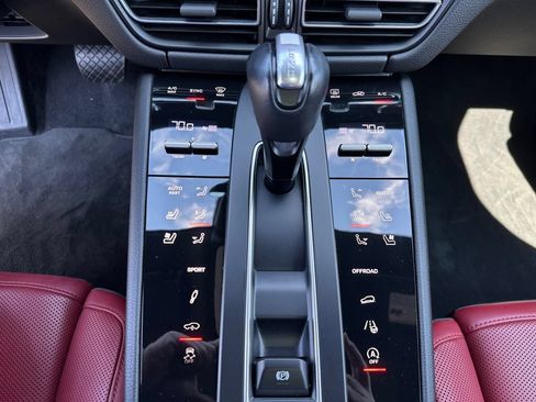 Used 2023 Porsche Macan S AWD/4WD image 24