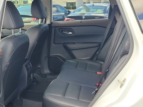 Used 2023 Nissan Rogue SL w/ SL Premium Package image 14