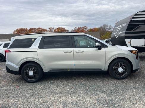 New 2026 Kia Carnival EX image 4