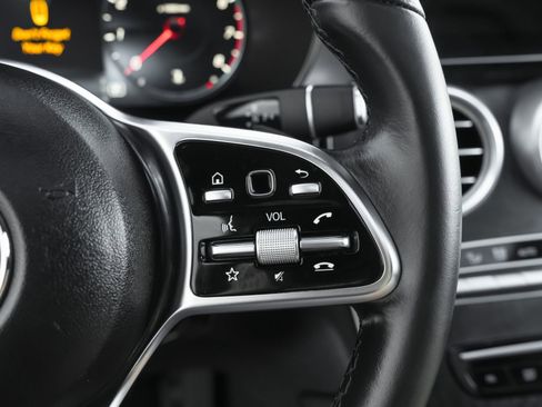 Used 2023 Mercedes-Benz GLC 300 4MATIC Coupe image 18