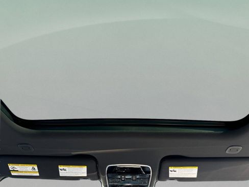 Used 2025 Land Rover Range Rover Sport SE image 11